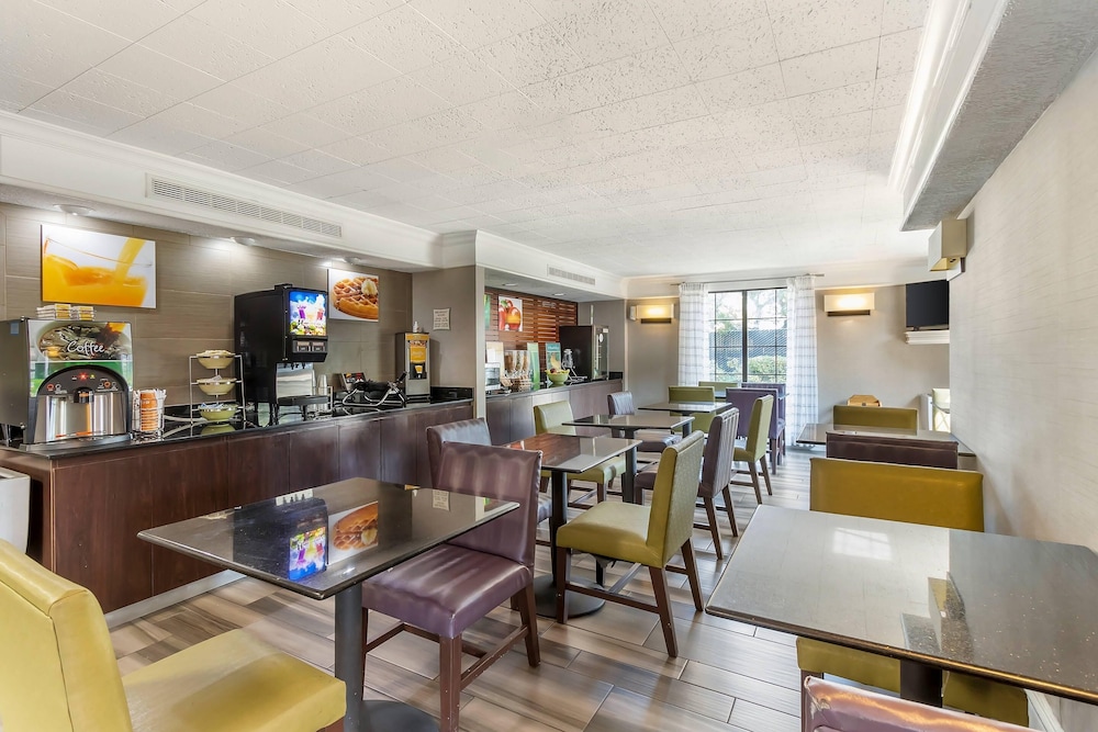 Quality Inn & Suites North Charleston Ashley Phosphate 36/50