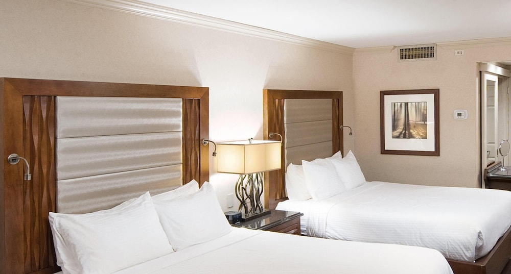STANDARD, 2 QUEEN BEDS