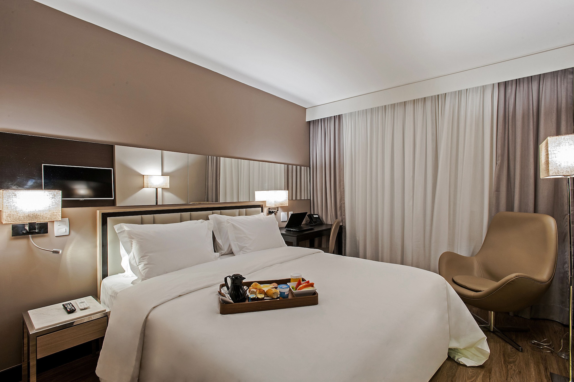 DELUXE, DOUBLE BED