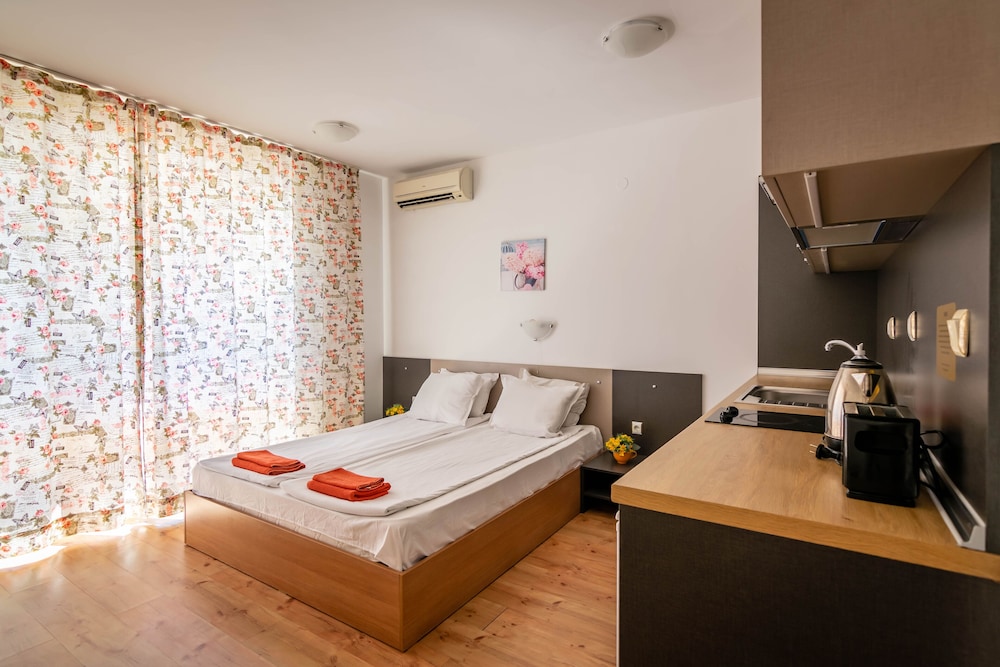 Step Hotel 10/45