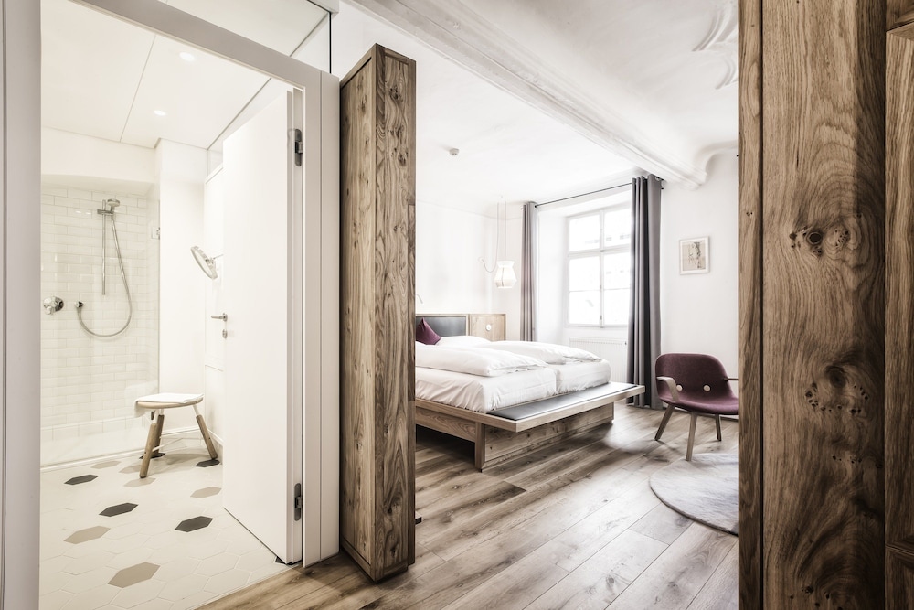 Arthotel Blaue Gans 9/76