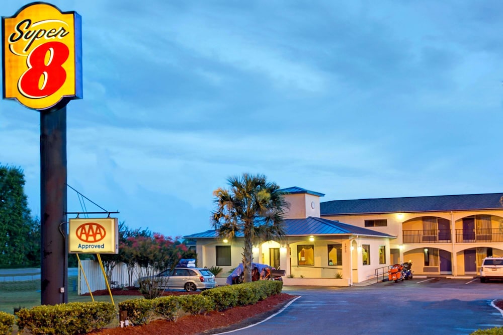Super 8 by Wyndham Walterboro 3/16