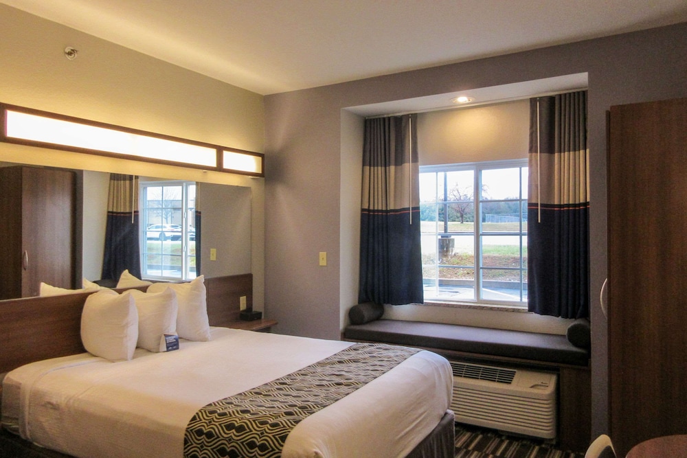 Room, Queen Bed, Accessible