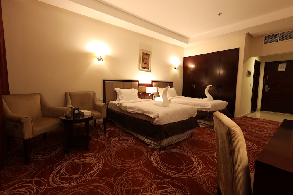 3 Rooms, Suite, 1 Queen and 4 Single Beds، ابراج الريان المكية(Al Rayyan Makiya Towers Hotel) 4/10