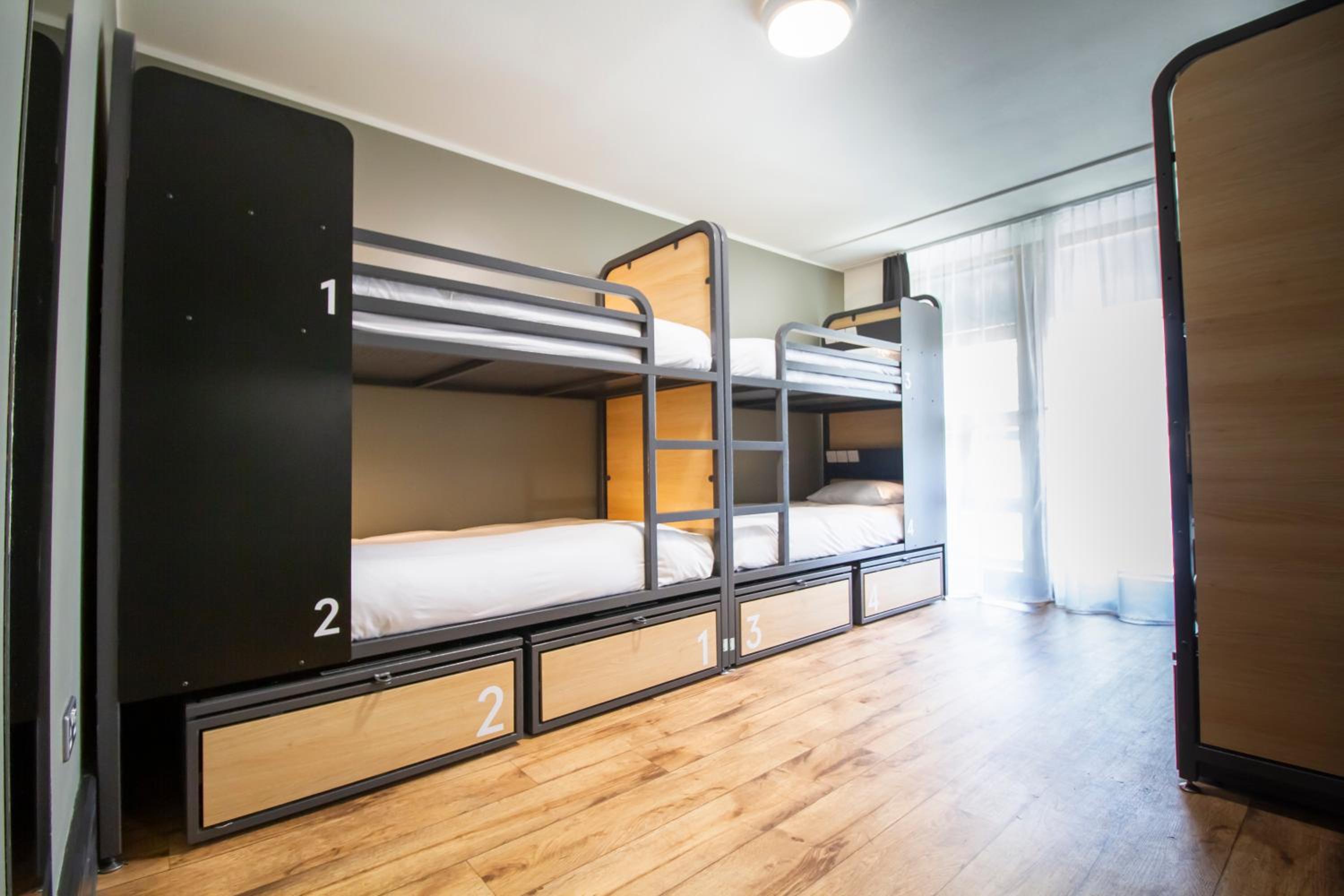 Mixed Dorm, Small