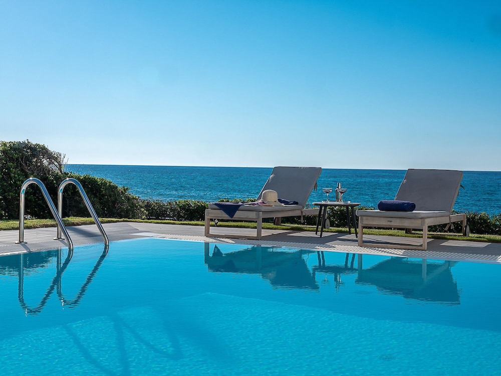 Villa Almyra 28/36