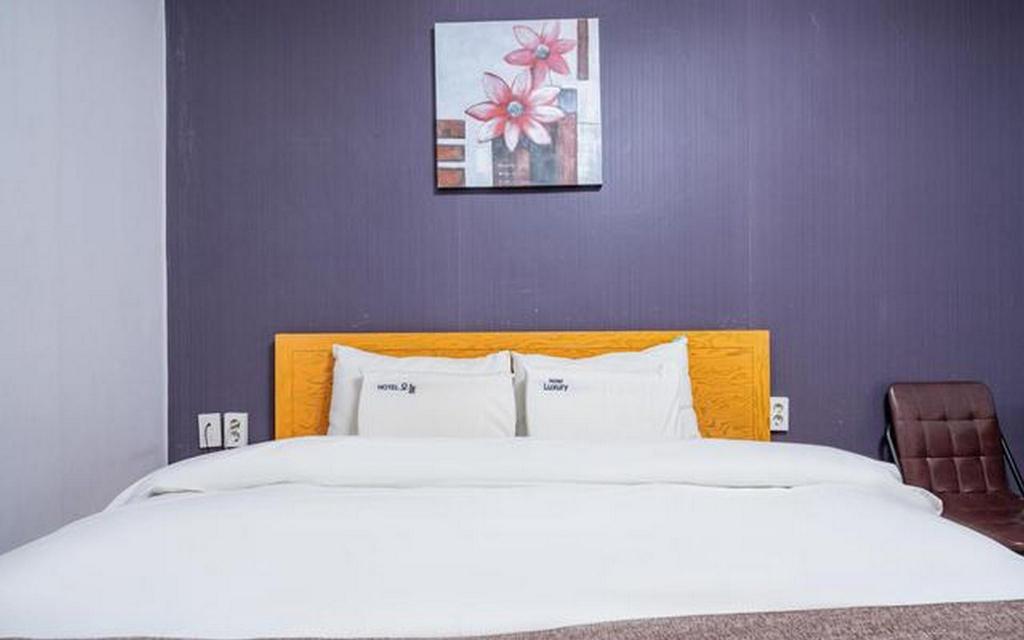 Luxury Motel 6/88