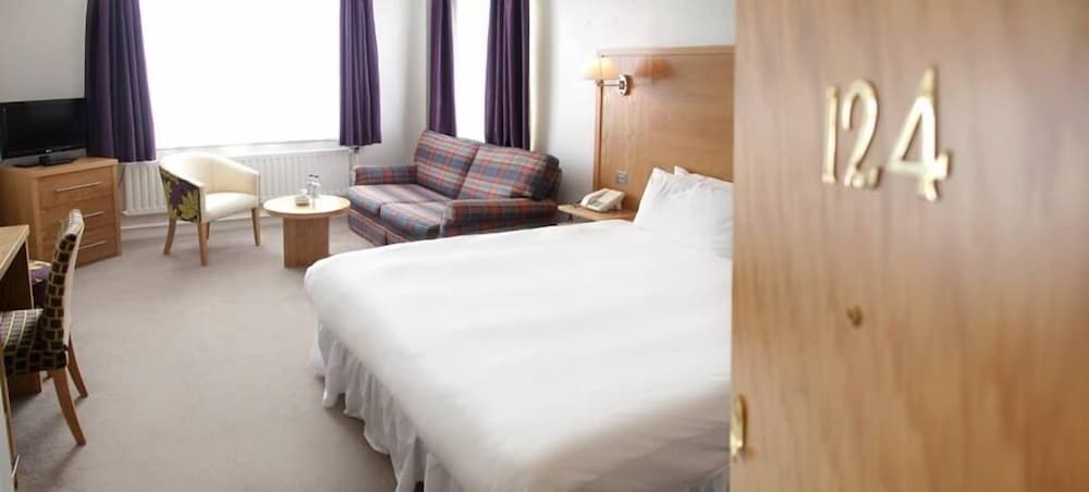 Chequers Hotel 28/58