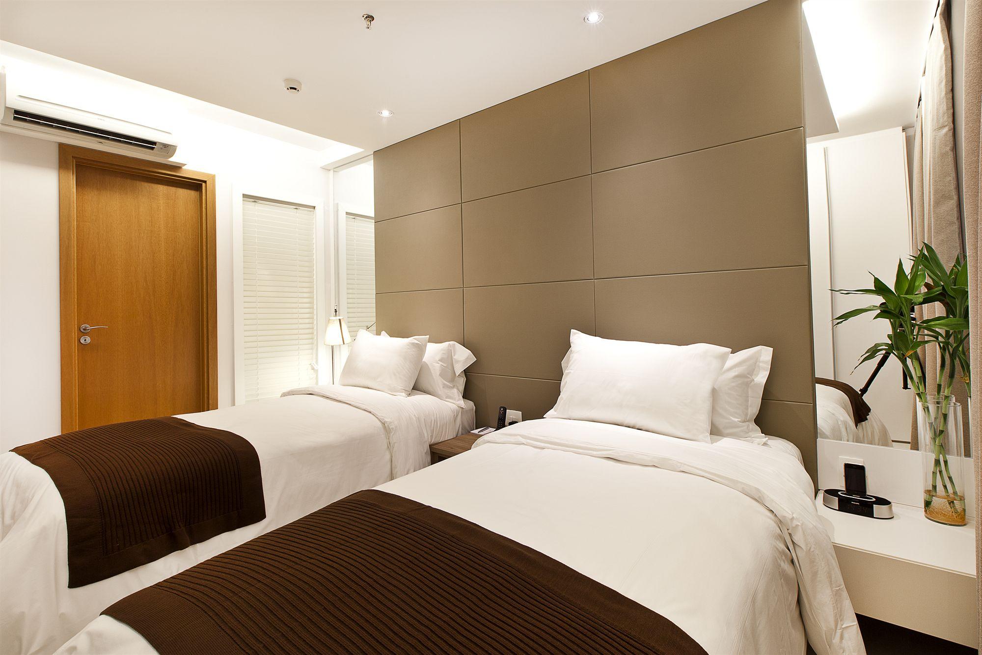 Deluxe, Twin Beds
