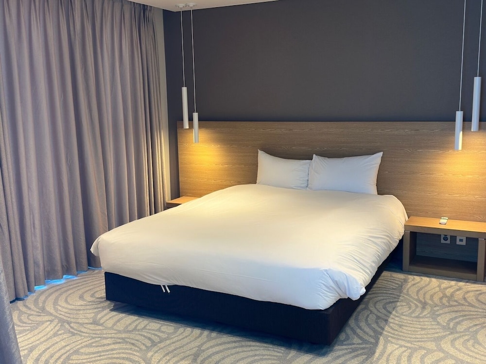 Ebenezer Hotel 12/46
