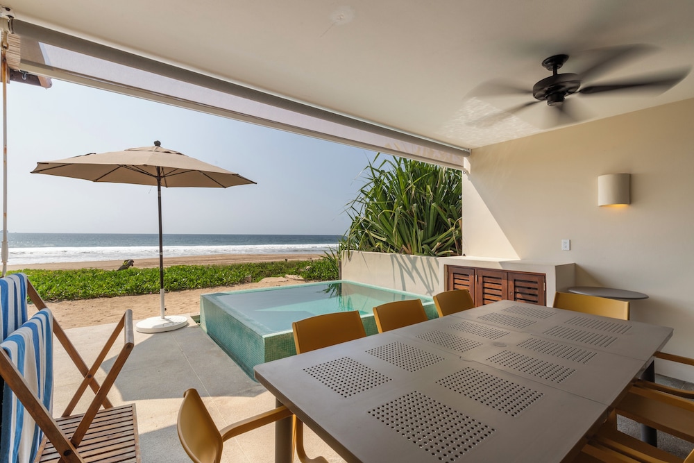 Marea Beachfront Villas 35/50