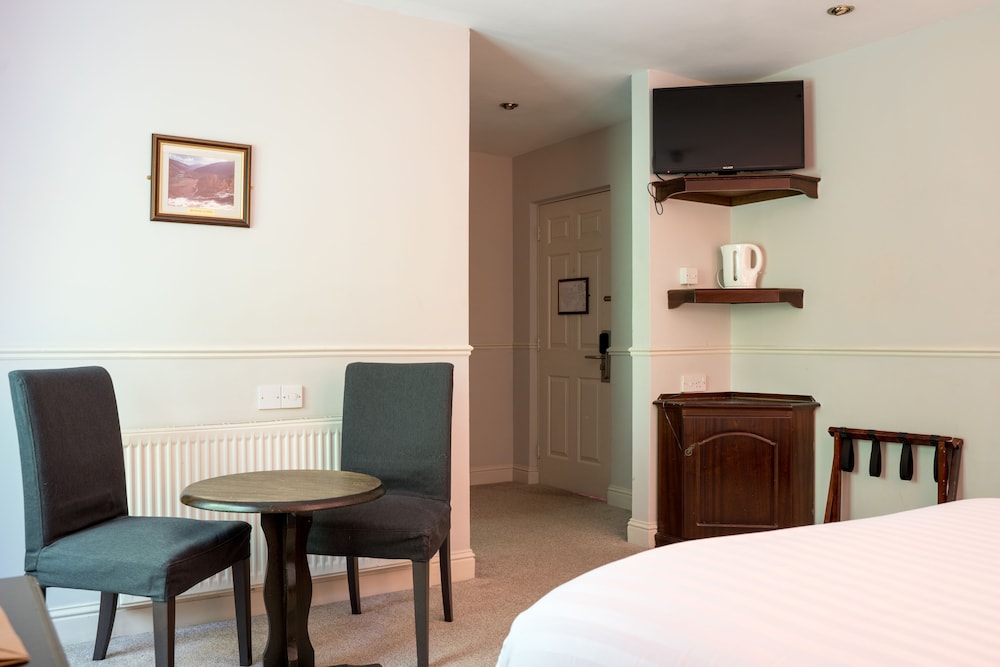 Woodenbridge Hotel 65/73