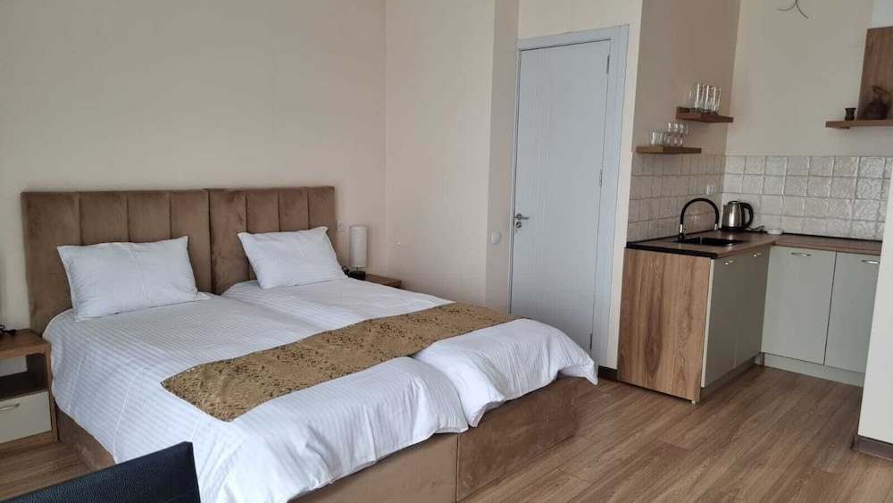 DELUXE, DOUBLE OR TWIN BED, RIVER VIEW, BALCONY