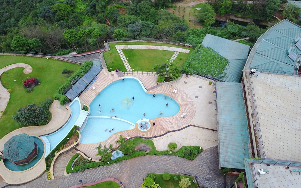 The Upper Deck Resort 40/50
