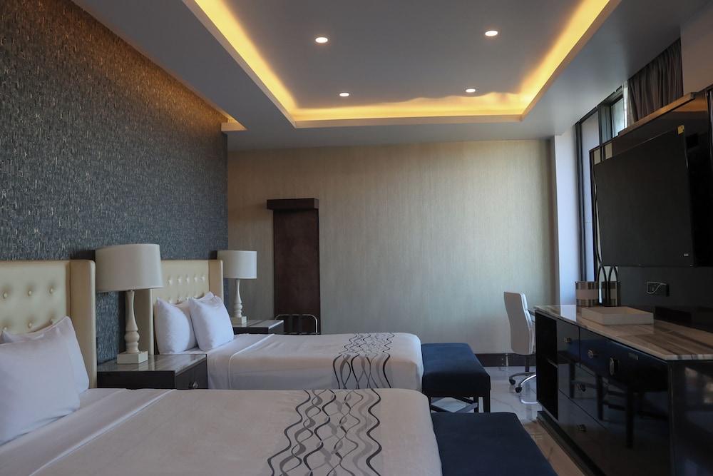DELUXE, DOUBLE BED