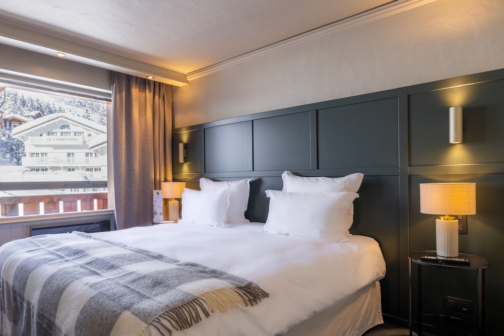 Altitude, Suite, King and Queen Bed, Sofa