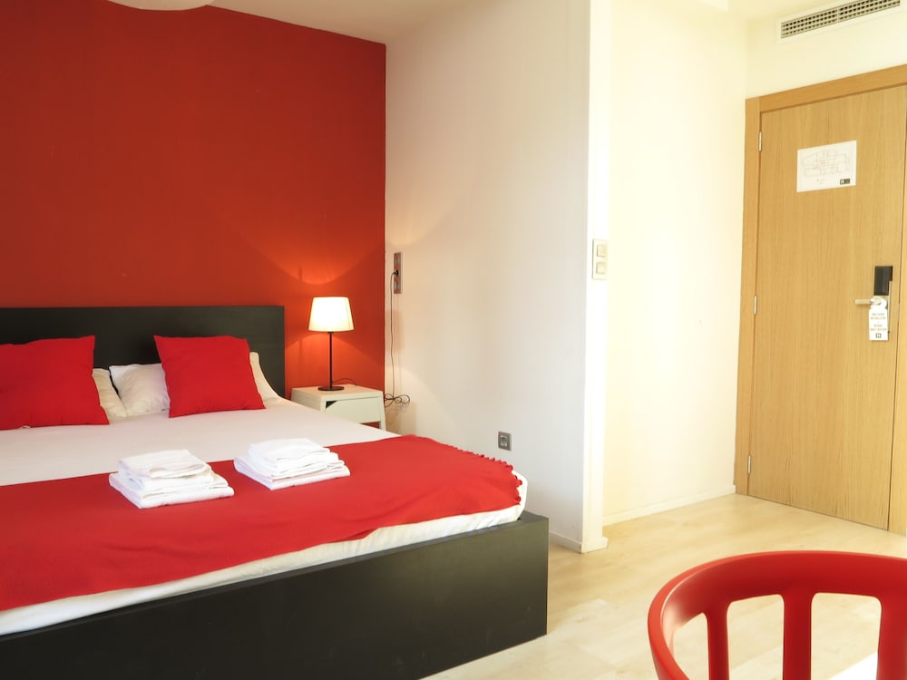Hulot Hostal Valencia 8/20