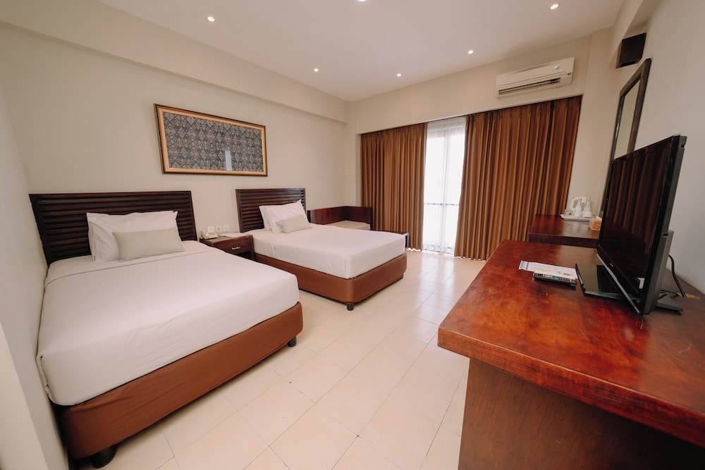 The Grand Santhi Hotel 35/69