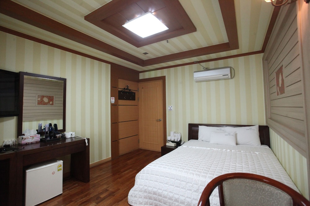 CNN Hotel 7/50