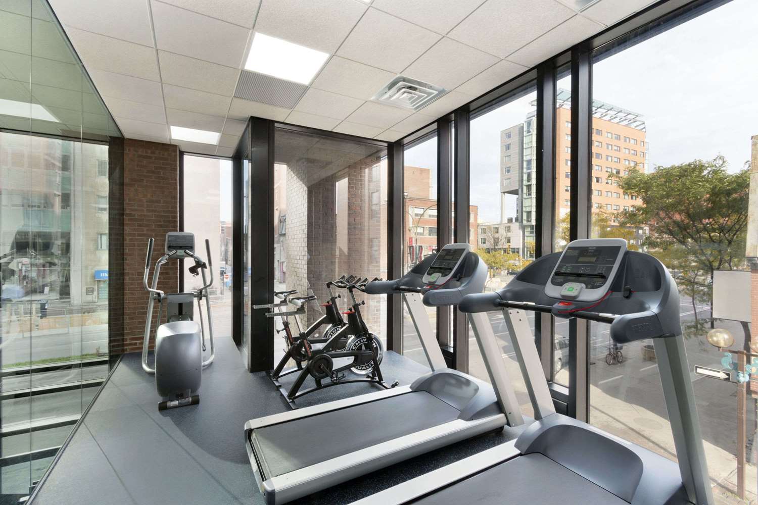Travelodge Hotel By Wyndham Montreal Centre 10/12