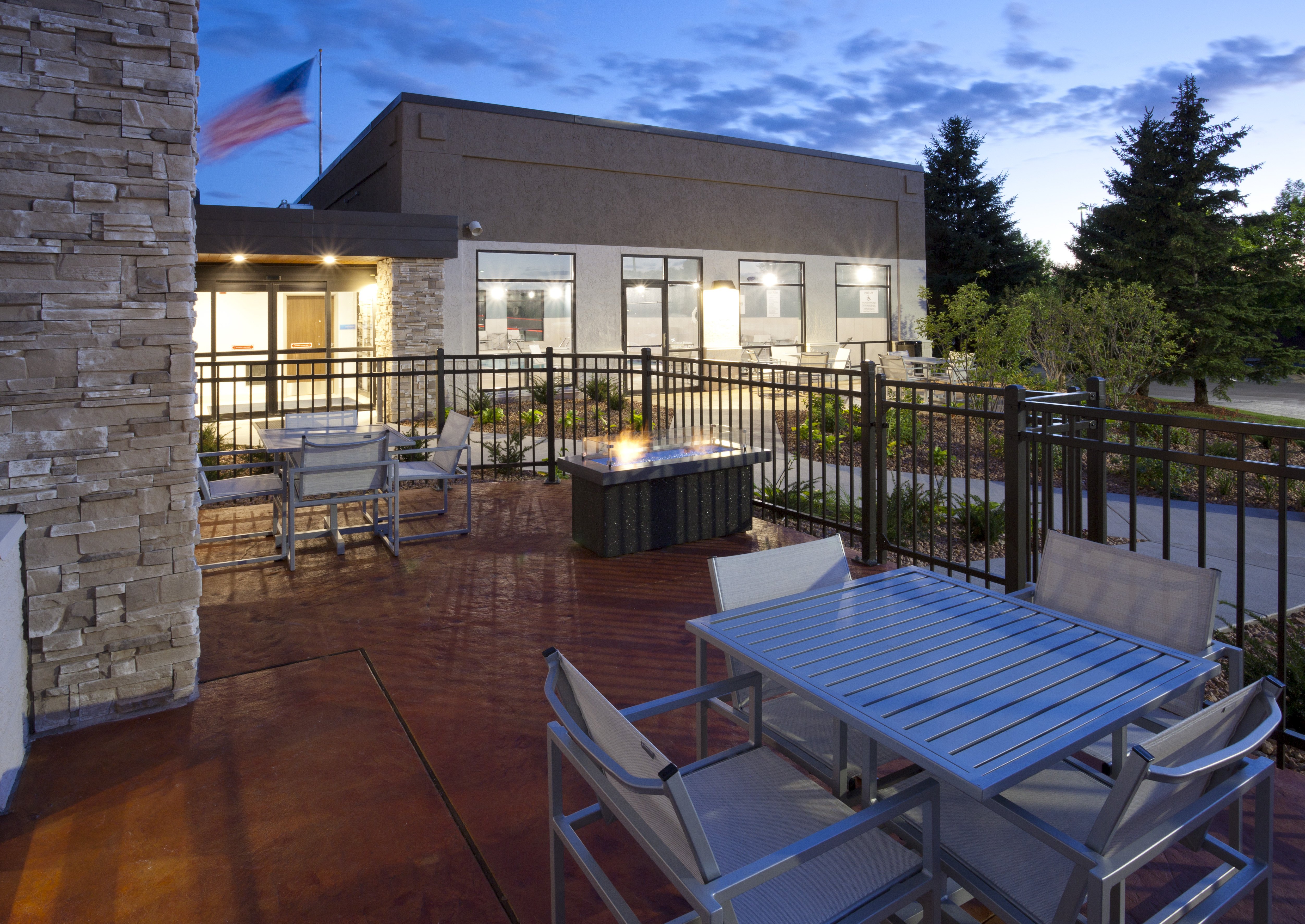 Holiday Inn Express Hotel Suites Minneapolis 20/22