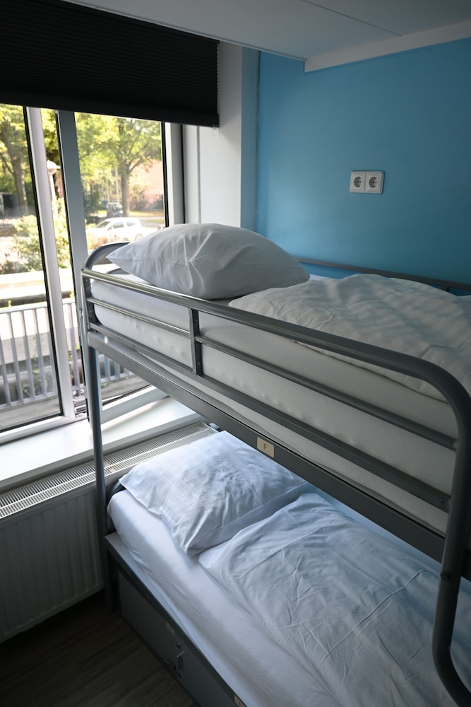 MIXED DORM, 8 BEDS