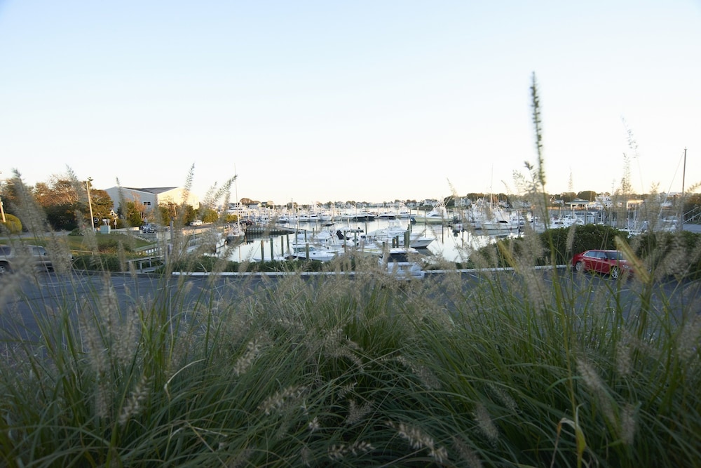 Anchor In Distinctive Waterfront Lodging 48/65
