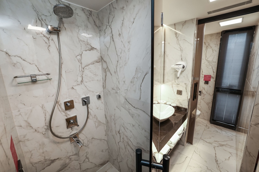 Broyt Hotel 6/50