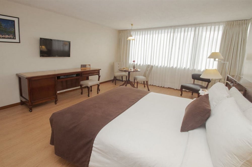 HOTEL REINA ISABEL 19/64