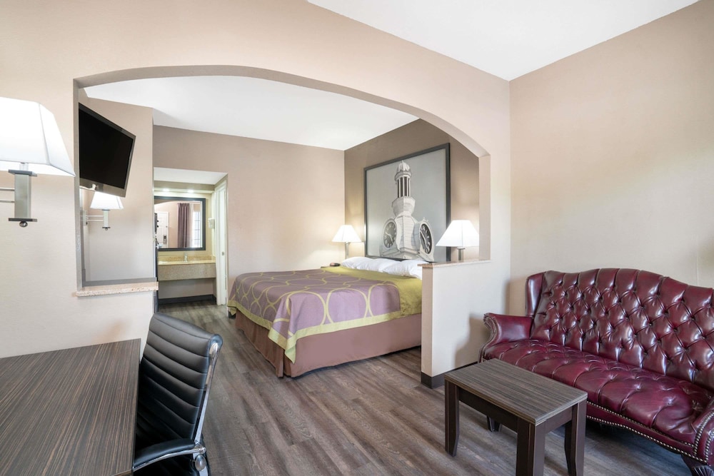 Super 8 by Wyndham Murfreesboro 26/30