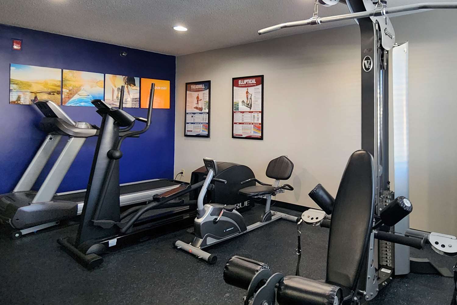 Comfort Inn & Suites Shakopee Downtown Area 16/23