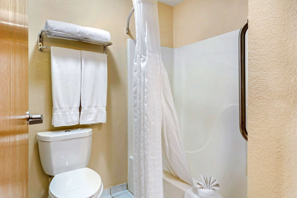 Comfort Inn & Suites Greeley, CO 49/54