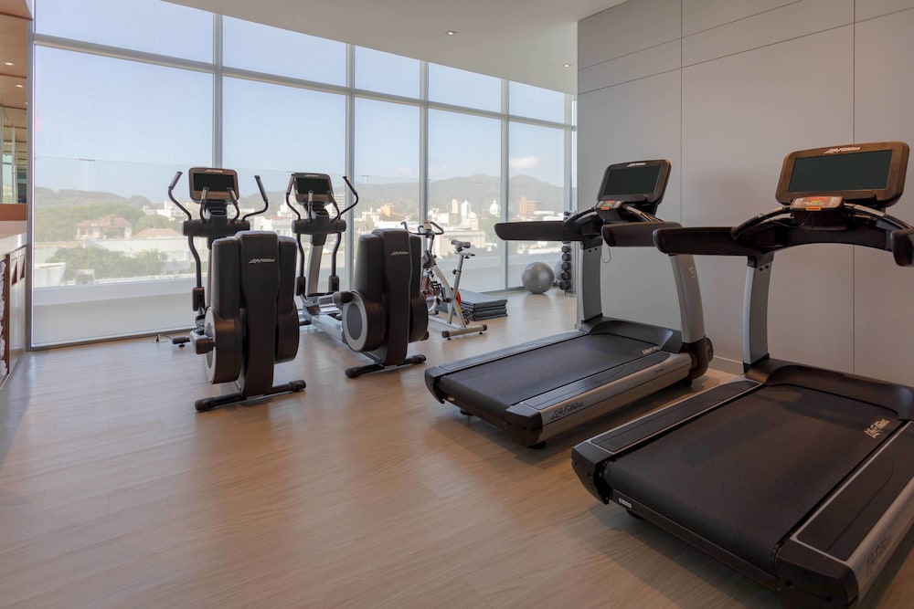 AC Hotel by Marriott Santa Marta 35/65
