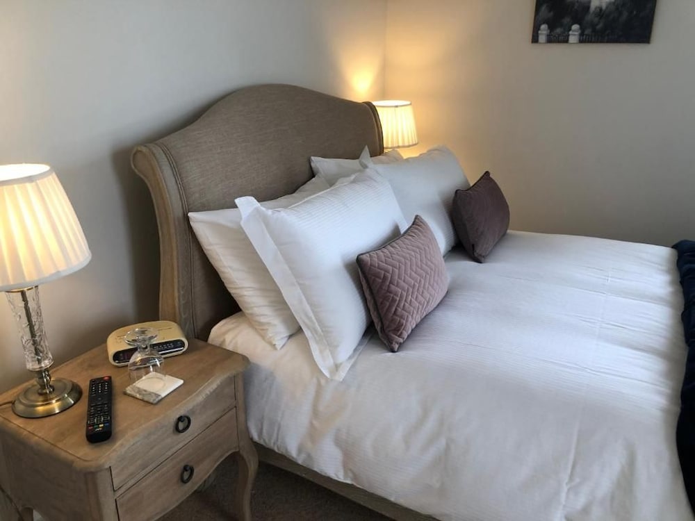 Ballifeary Guest House 12/28