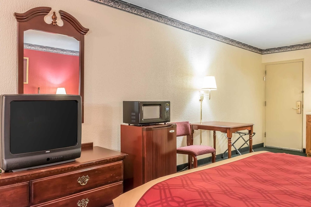 Econo Lodge Airport Reading PA 36/37