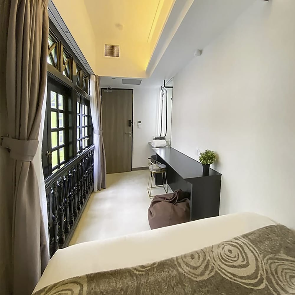 CABIN, SHARED BATHROOM