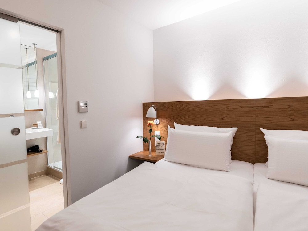 غرفة ديلوكس بسرير كينج وسرير فردي، Hotel Adler Asperg 5/10