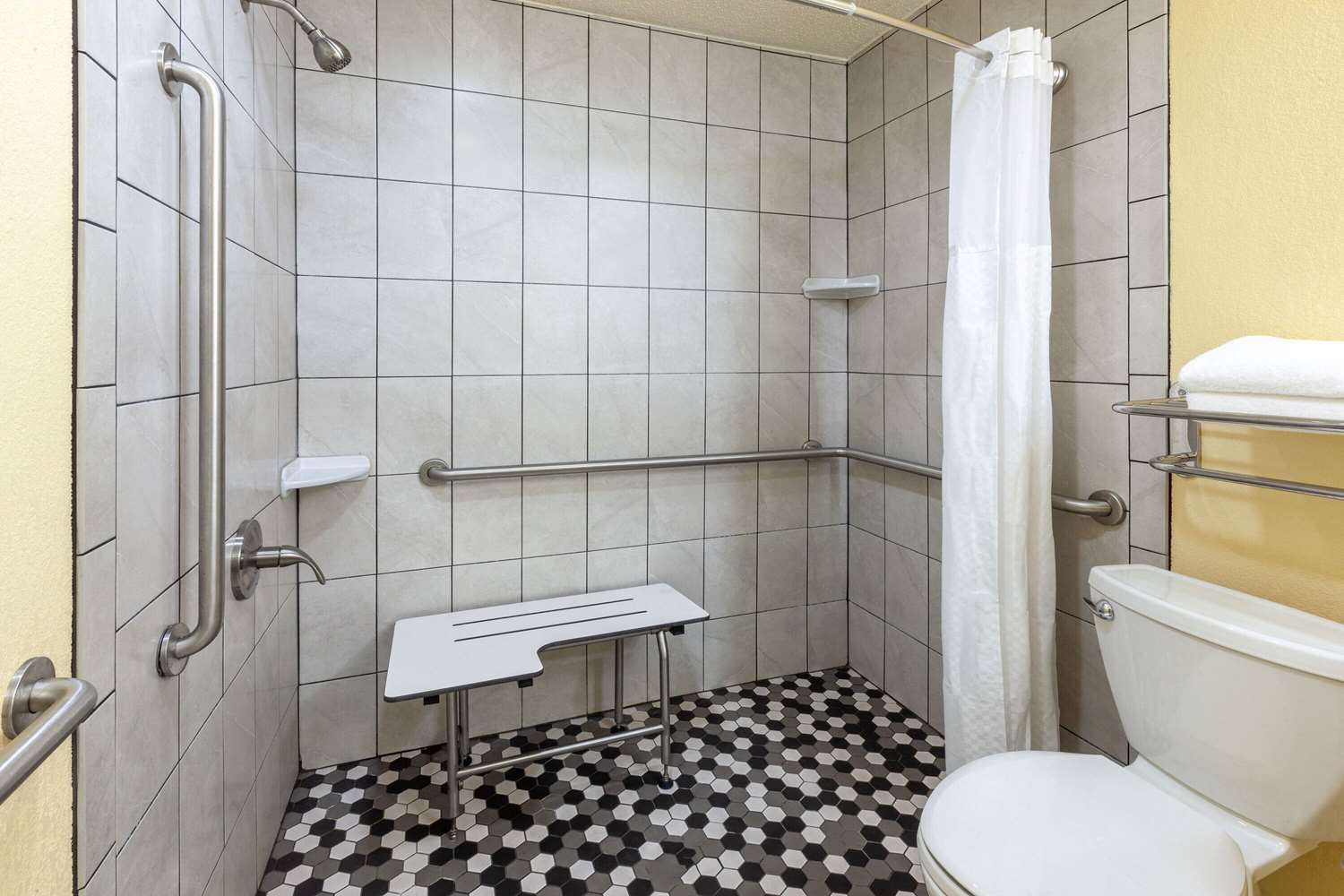 Days Inn by Wyndham Charles Town/Harpers Ferry 21/23