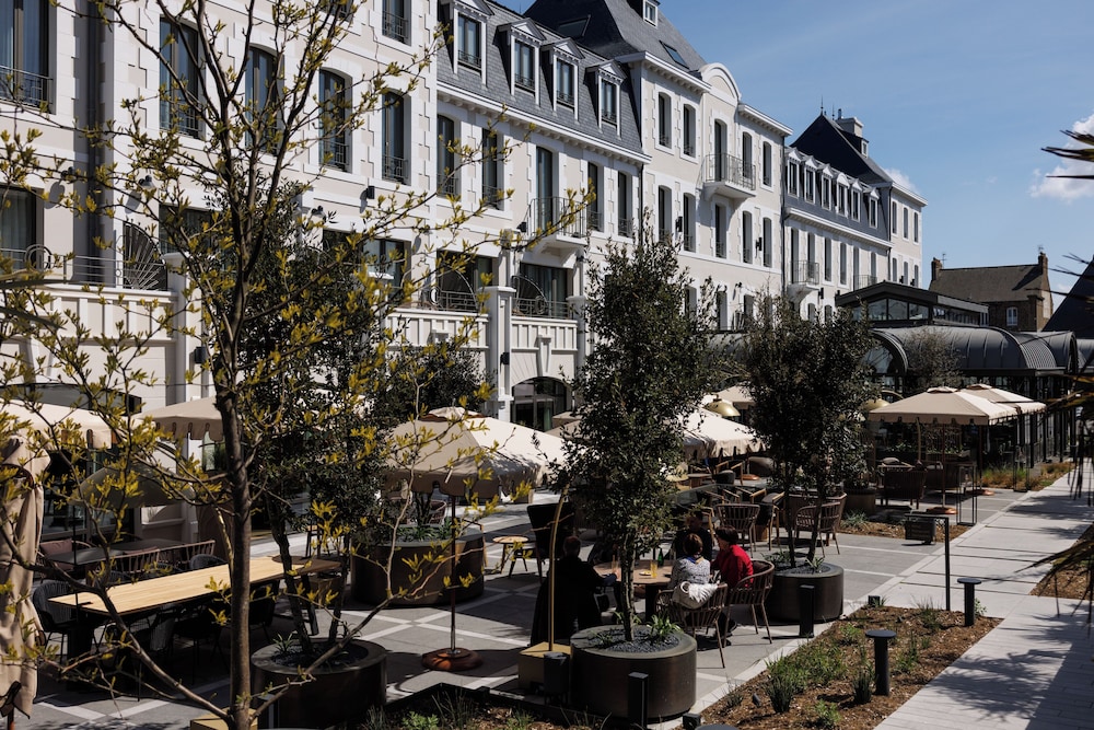 Grand Hotel de Courtoisville 66/73