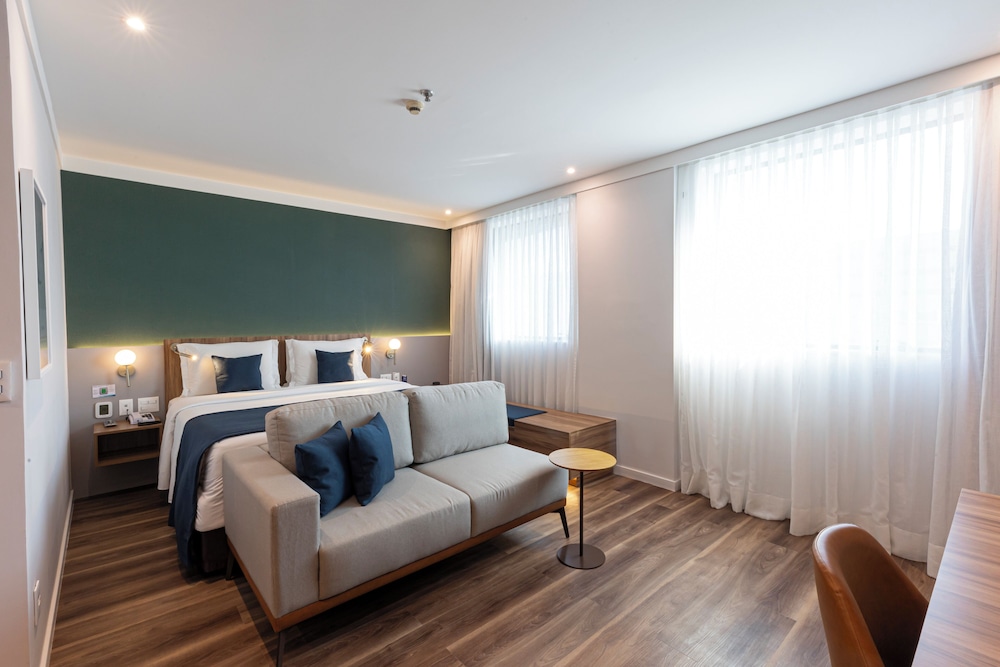 Blue Tree Premium Faria Lima 23/65
