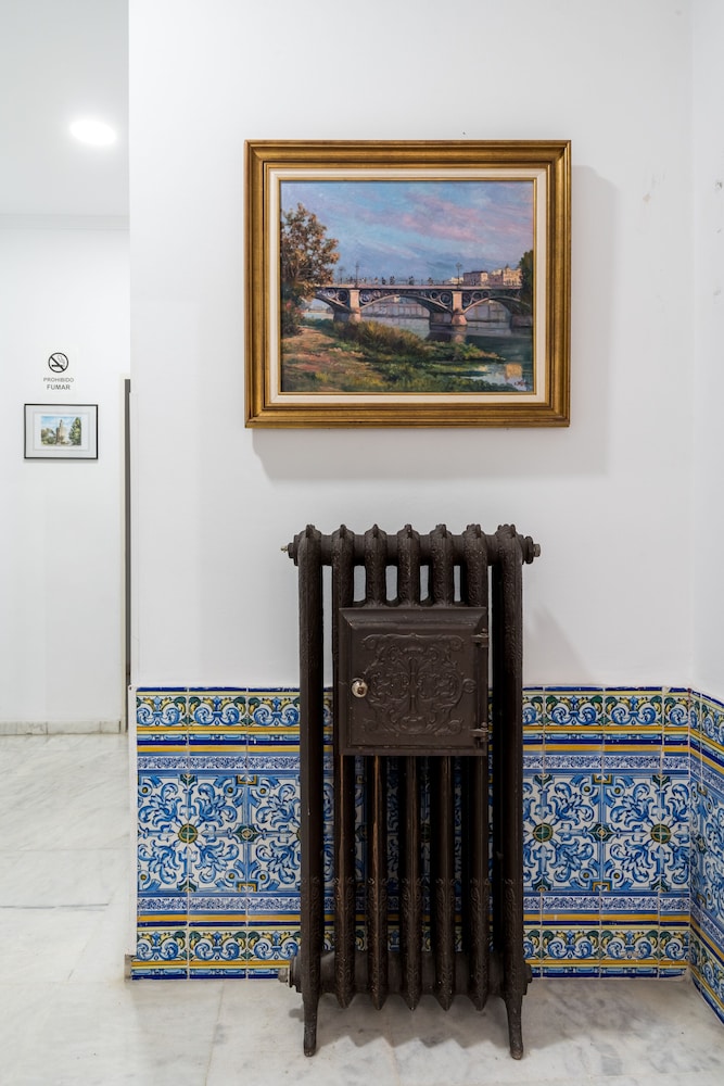 COOL SEVILLA HOTEL 11/60
