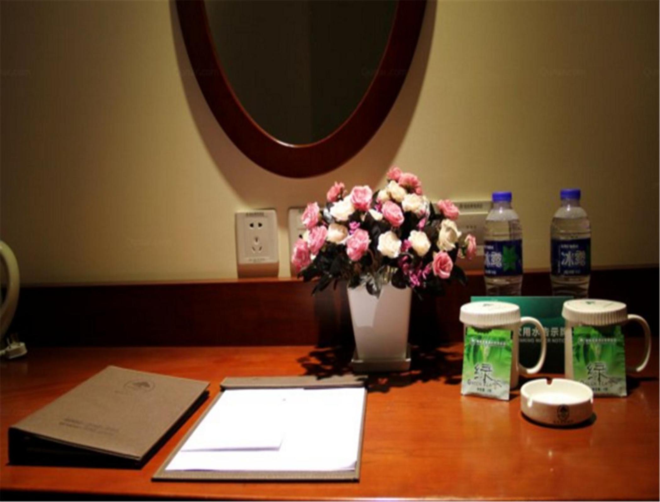 GreenTree Inn Chengde Railway Station Southeast Chengde Century City Business Hotel 45/60