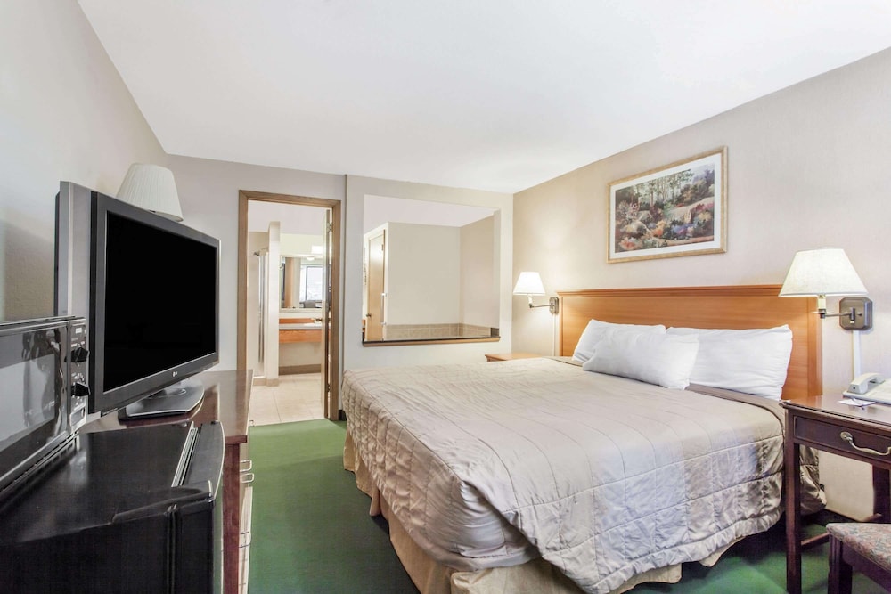 Econo Lodge Edmonds North Seattle, WA 12/39