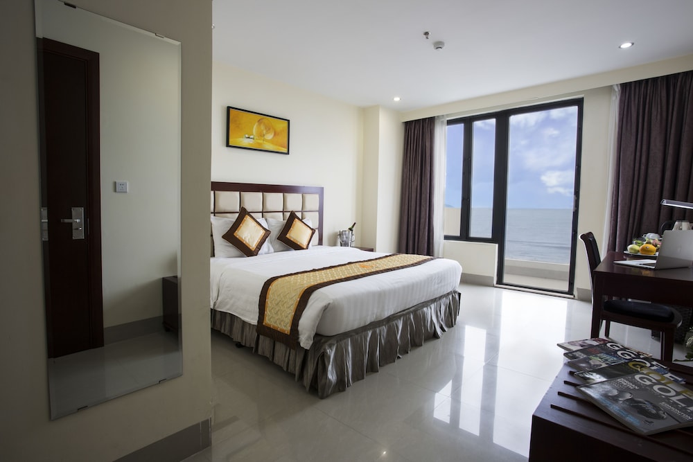 Sea Front Hotel 15/70