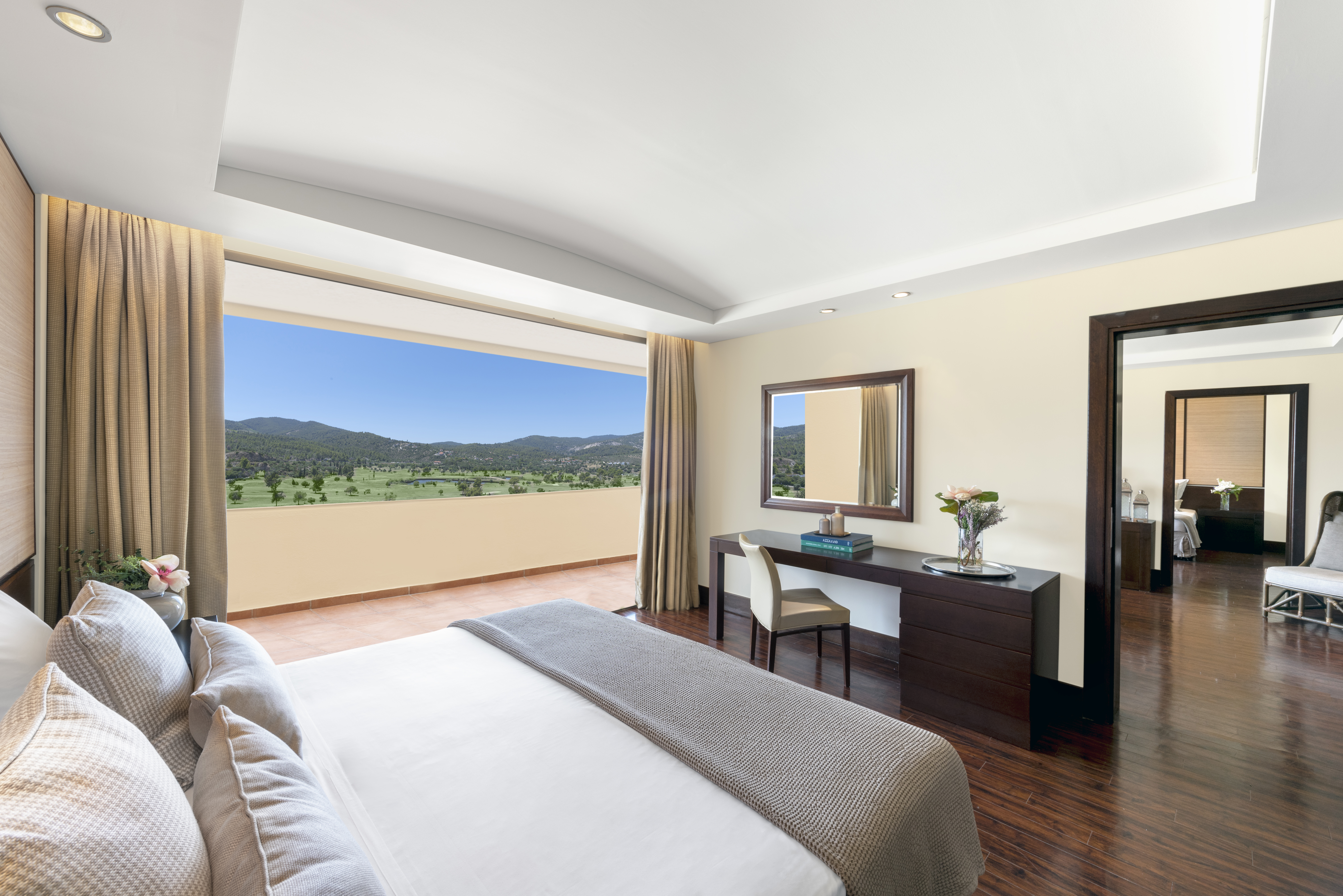 2 Bedrooms, Grand, Golf Course View