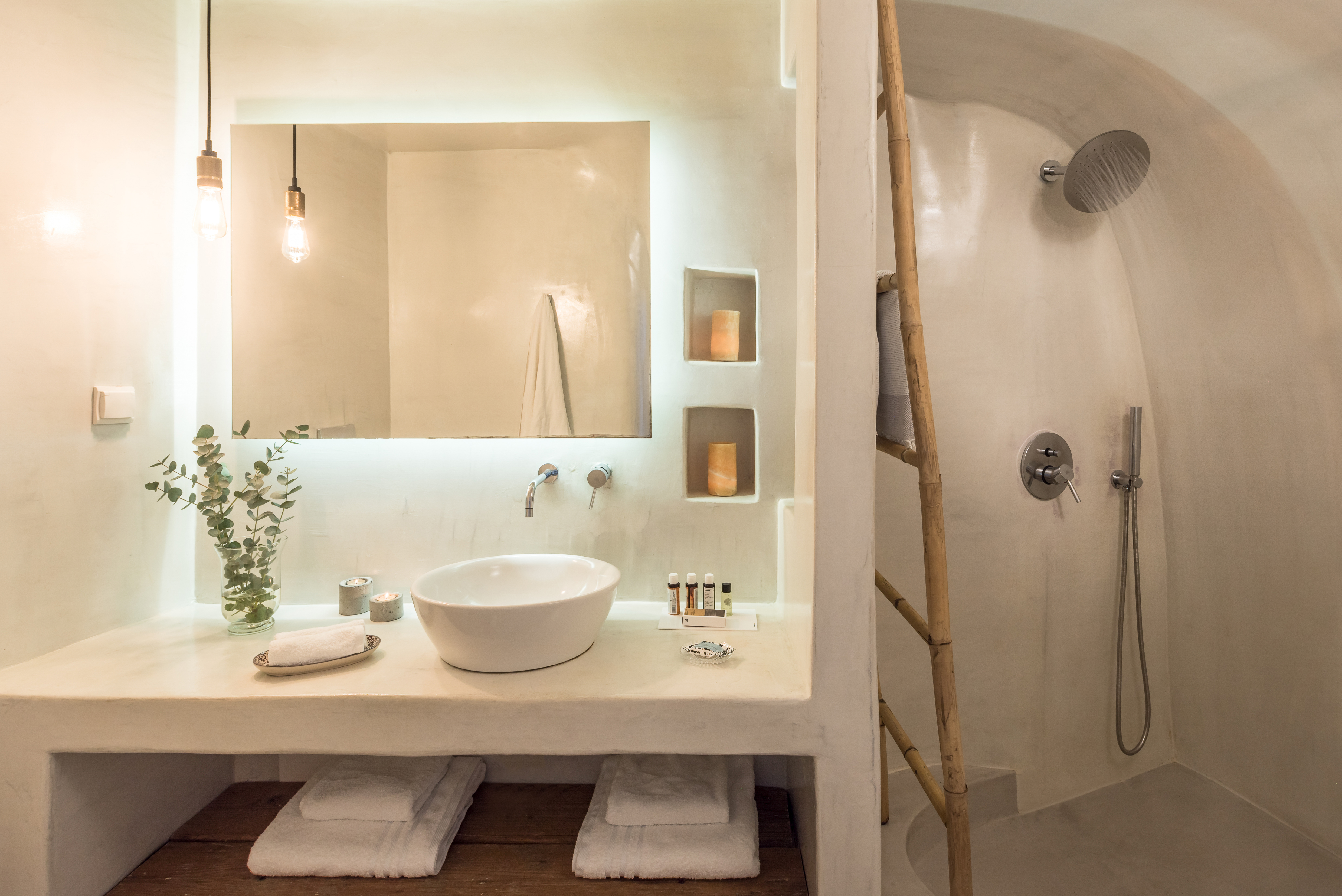 جناح شهر العسل بإطلالة على البحر بجاكوزي، COCOON SUITES 2/3