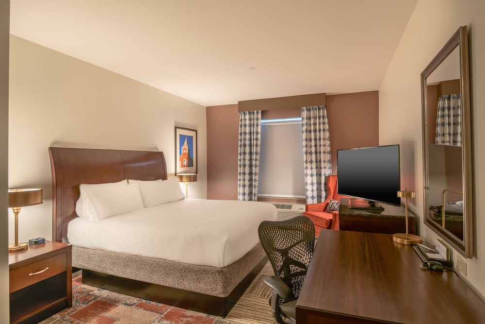 Hilton Garden Inn Granbury 15/64