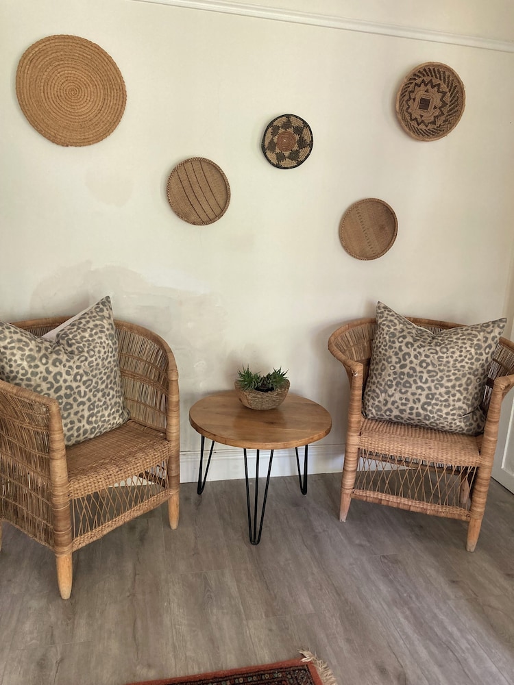 Happy Lands Self Catering/B&B 27/48