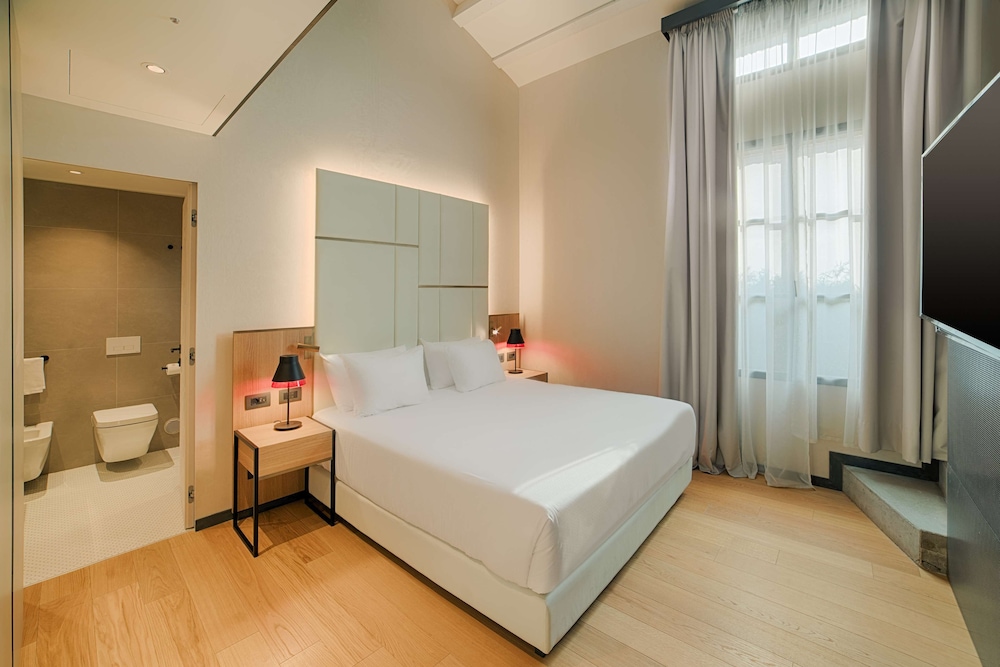 DUPLEX, JUNIOR SUITE