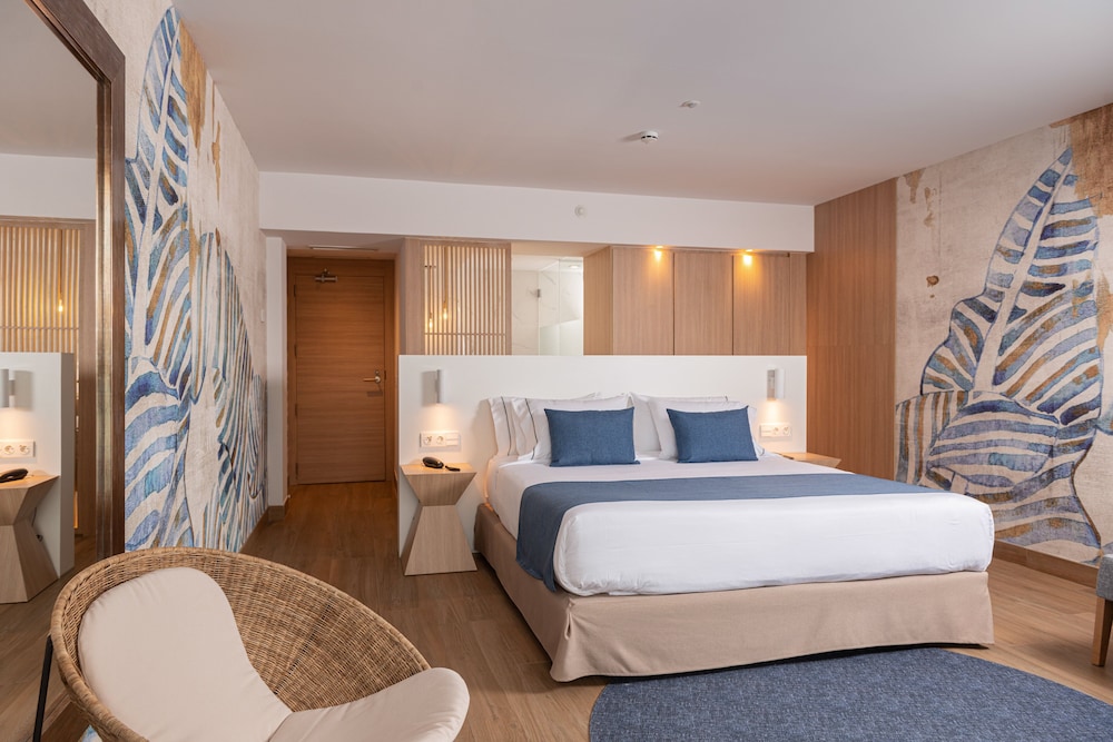L Azure Hotel 64/64
